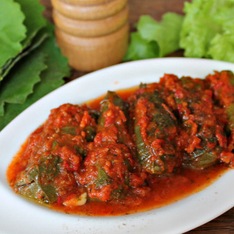 Долма в томатном соусе