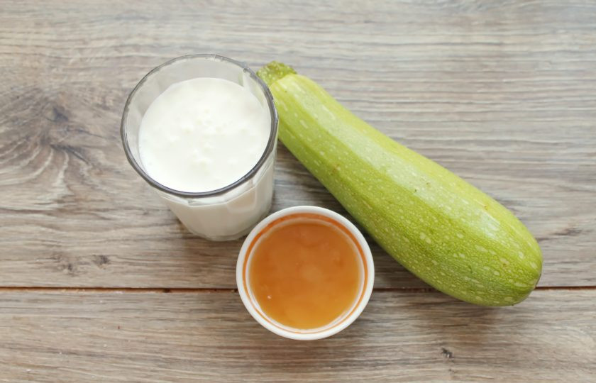 1. Этап. Смузи из кабачков: Подготовьте все необходимые ингредиенты для приготовления смузи из кабачков.