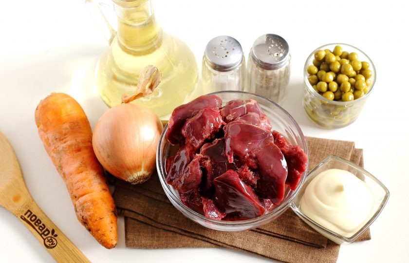 1. Этап. Салат из куриной печени: Подготовьте все ингредиенты.