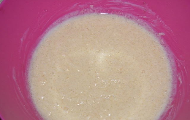 1. Этап. Манный пирог с ягодой: 2. За это время манка хорошо набухнет.