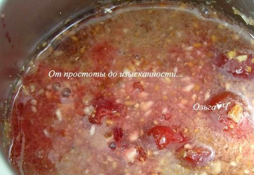 1. Этап. Венский десерт Пьяная вишня: Вишни освободите от косточек, выложите в сотейник с толстыми стенками. Орехи поджарьте и измельчите (не в муку, просто порубите). Добавьте орехи к вишне, залейте вином, поставьте на огонь. Доведите до кипения и варите на минимальном огне 15-20 минут. Затем лишнее вино слейте (мне не понадобилось).