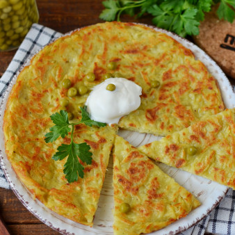 Большой драник на сковороде