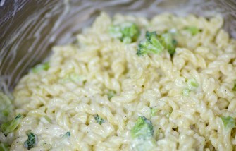 1. Этап. Паста с брокколи и сыром: Хорошо смешайте и снимите с огня.