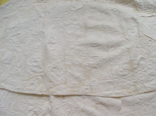 1. Этап. Лаваш с фаршем и сыром: 4. Выложить два лаваша один на другой с небольшим отступом.