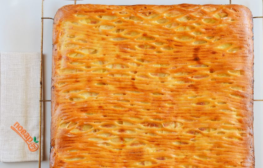 1. Этап. Пирог с картошкой: Остудите пирог на решетке.