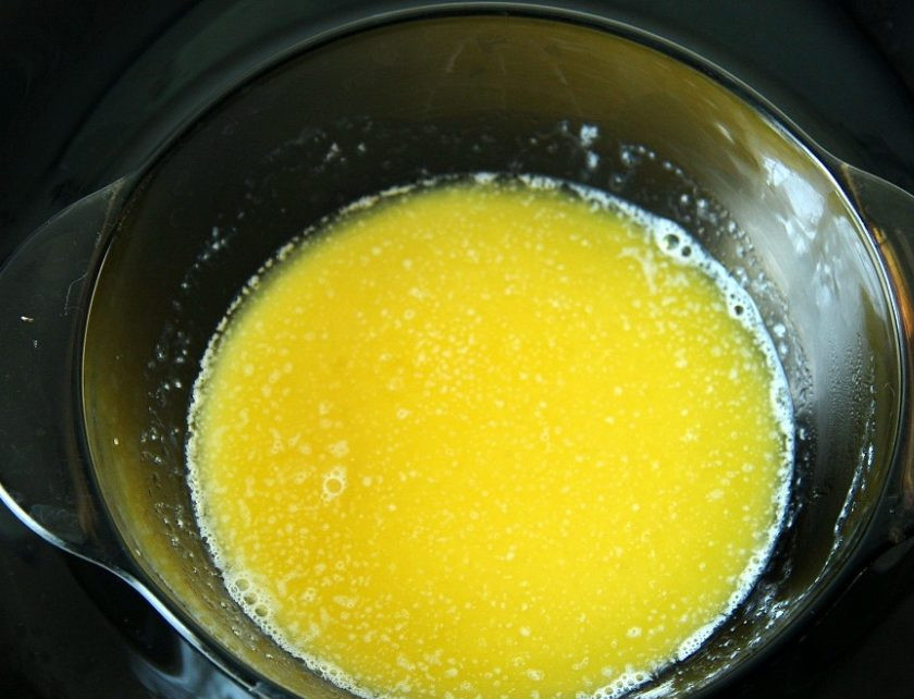 1. Этап. Торт творожный с творожным сыром: Масло растопите удобным способом.