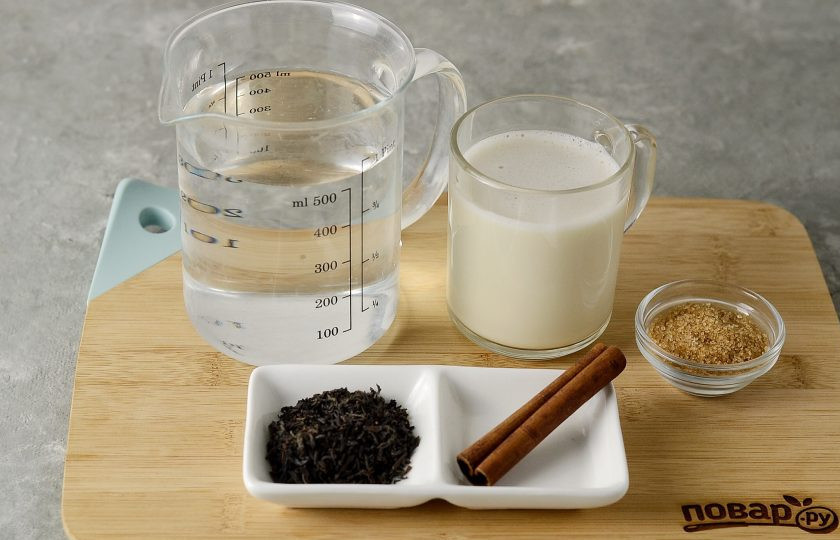 1. Этап. Чай с корицей и молоком: Подготовьте все ингредиенты.