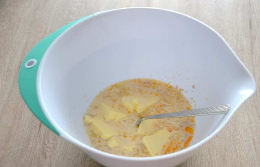 1. Этап. Пирог из рулетиков с разными начинками: Добавьте размягченное сливочное масло.