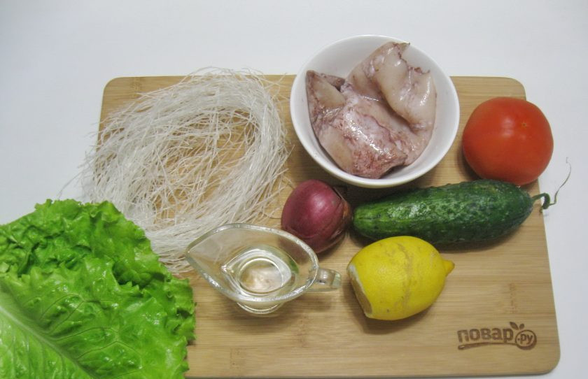 1. Этап. Постный салат с кальмарами: Подготовьте все ингредиенты для салата.