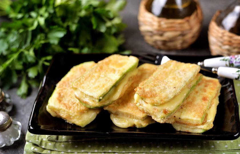 1. Этап. Сэндвичи из кабачков с сыром: Подавайте в горячем виде сразу же после приготовления. Приятного аппетита!