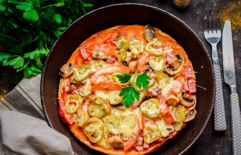 1. Этап. Пицца с грибами на сковороде: Приятного аппетита!