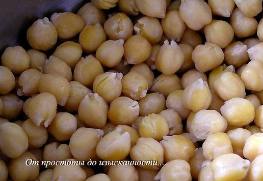 1. Этап. Нут с оливковым маслом и базиликом: Отварите до готовности с добавлением лаврового листа. Отвар слейте (но не выливайте, используйте в других блюдах), уберите лавровый лист.