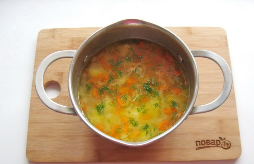 1. Этап. Суп из индейки с вермишелью: В готовый суп добавьте измельченный укроп.