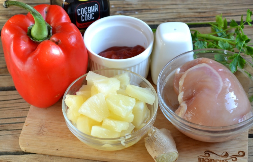 1. Этап. Курица в кисло-сладком соусе с ананасами: Подготовьте все необходимые ингредиенты.