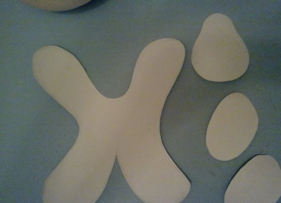 1. Этап. Торт Собачка из крема: Первым делом нарисуем на плотной бумаге детали шаблона, по которым будем вырезать бисквит.