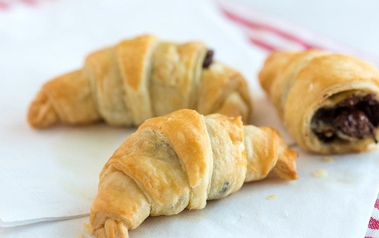 1. Этап. Мини круассаны: 4. Выпекайте минут 20 до появления румяной аппетитной корочки. Вот такая вкуснятина получилась. Приятного чаепития!