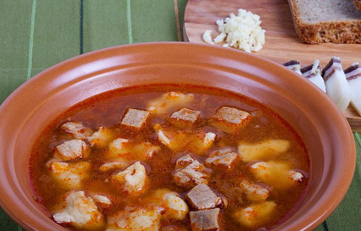 1. Этап. Прикумские рванцы: Подавать, украсив свежей нарубленной зеленью и мелко нарезанным чесноком. Приятного!