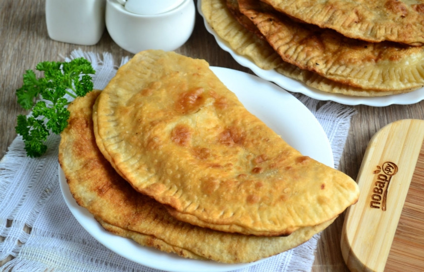 1. Этап. Чебуреки классические: Чебуреки классические готовы. Подавайте горячими. Кушайте с удовольствием!