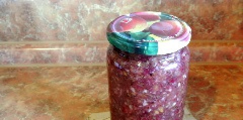 1. Этап. Варенье из крыжовника черенками: 5. Перемешаем оба вида пюре между собой, засыпаем сахаром и вымешиваем, пока сахар не растворится. Закатываем в стерильные баночки, присыпав сверху 1-2 ложками сахара.