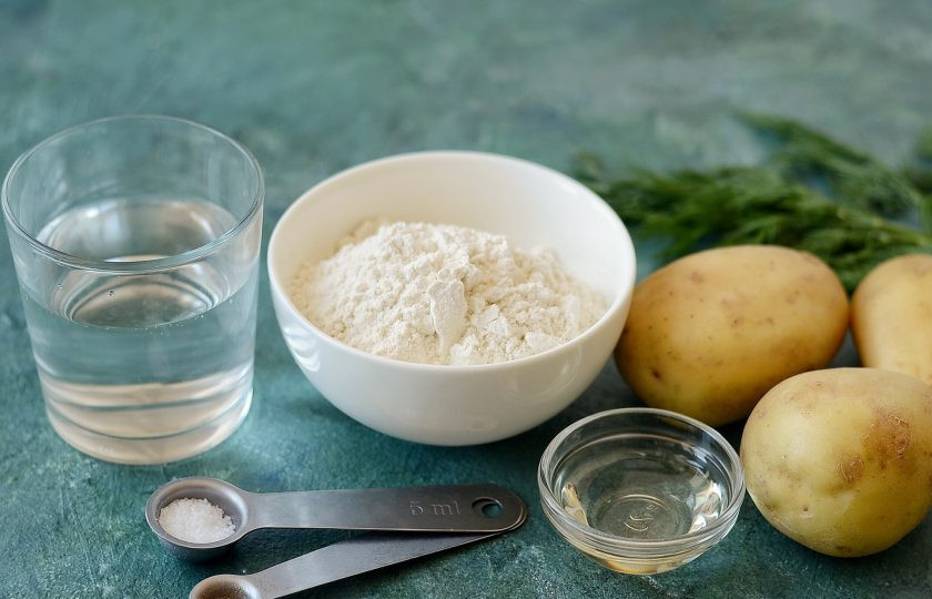 1. Этап. Вареники с картошкой на воде: Подготовьте все ингредиенты.