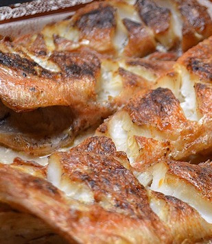 1. Этап. Морской окунь в духовке: Подать горячим.