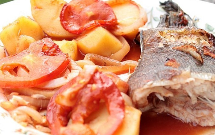 1. Этап. Линь с овощами: 2. На дно формы выложите 