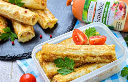 1. Этап. Трубочки с сыром и колбасой: Так же можно сложить трубочки в контейнер и взять с собой на работу или на учёбу. Приятного аппетита!