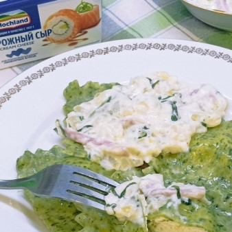 Зеленые равиоли с чесночным соусом