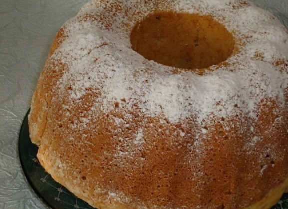 1. Этап. Кекс на кефире с изюмом: Выпекайте кекс при 180 градусах в течение часа. При подаче посыпьте выпечку пудрой. Приятного чаепития!