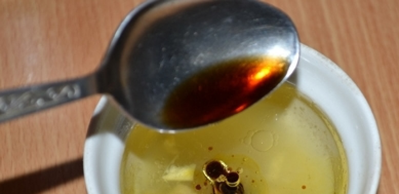 1. Этап. Салат из свежих кабачков: Последний ингредиент - соевый соус. Я выбираю соус пожиже.