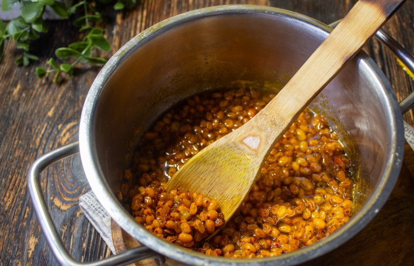 1. Этап. Варенье из облепихи и апельсинов: За это время облепиха станет мягкой.