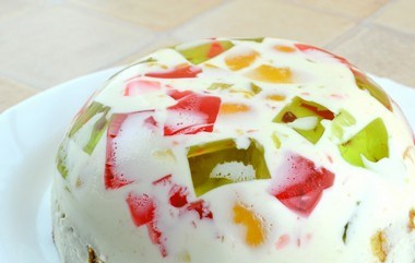 1. Этап. Торт Клипарт: Опускаем емкость с тортом на 20 секунд в горячую воду, сверху накрываем большим блюдом и переворачиваем. Торт готов!