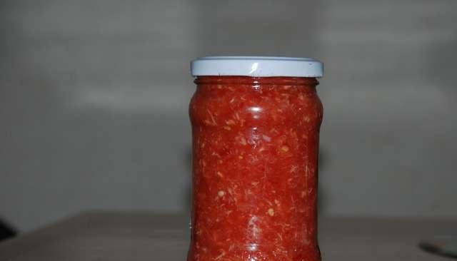 1. Этап. Хреновина (соус): Готовый соус выложите в подготовленную банку и закупорьте её крышкой. Приятной дегустации!