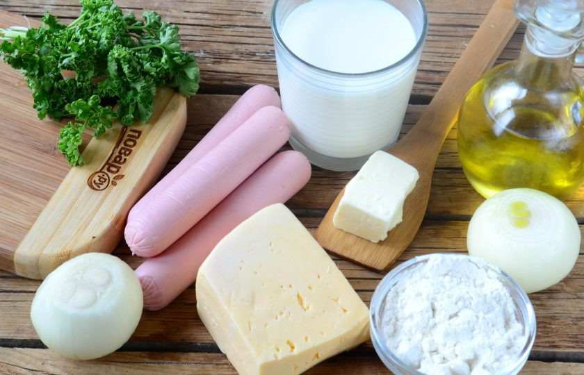 1. Этап. Хот-дог в луковых колечках: Подготовьте все необходимые ингредиенты.