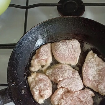 1. Этап. Куриные грудки под сырно-овощной шубкой: *