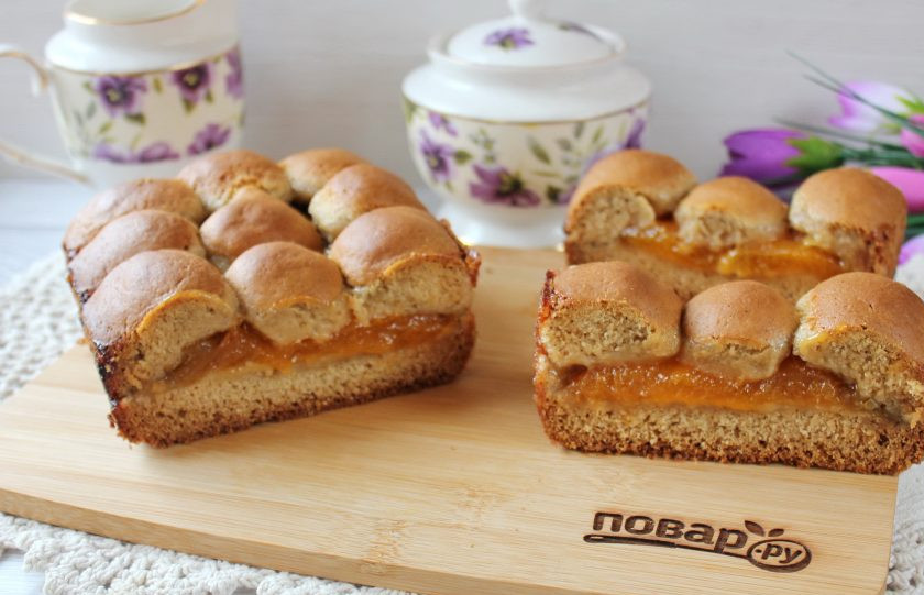 1. Этап. Коврижка с абрикосами: Вкусная, ароматная, румяная коврижка с абрикосами готова к подаче на стол.