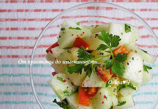 1. Этап. Овощной салат с дыней: Разложите порционно салат и подавайте.