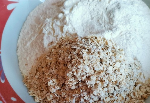 1. Этап. Хлеб Воздушный: Отмерить нужное количество: овсяных хлопьев,