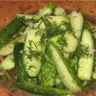 Огурцы с чесноком