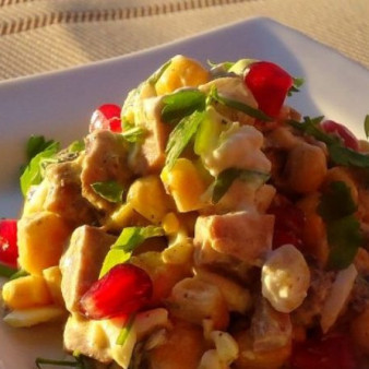 Салат из печени трески с кукурузой