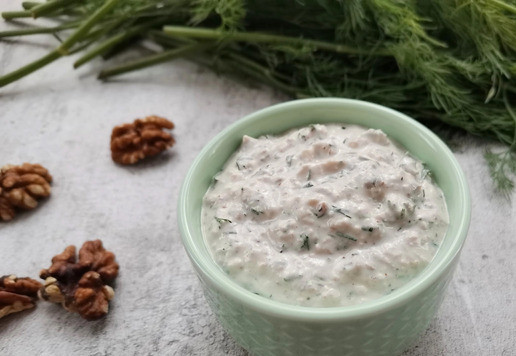 1. Этап. Сметанно-ореховый соус: Дать немного постоять и подавать к столу.