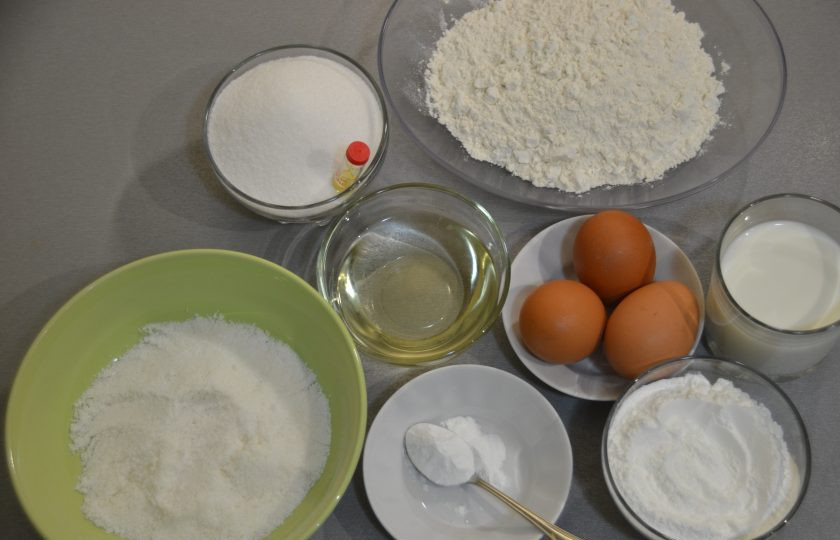 1. Этап. Кексы из кокосовой муки: Подготовьте продукты в соответствии с рецептом.