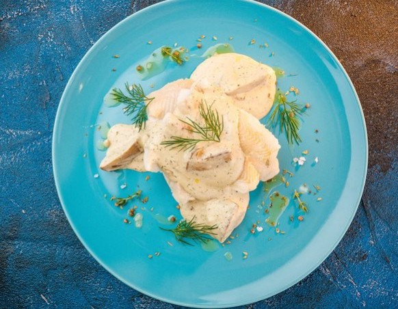 1. Stage. Halibut fillet with mushroom sauce: Remove star anise and dill from the sauce. Place the sauce in a blender and beat until smooth. Pour the finished fish sauce and serve.