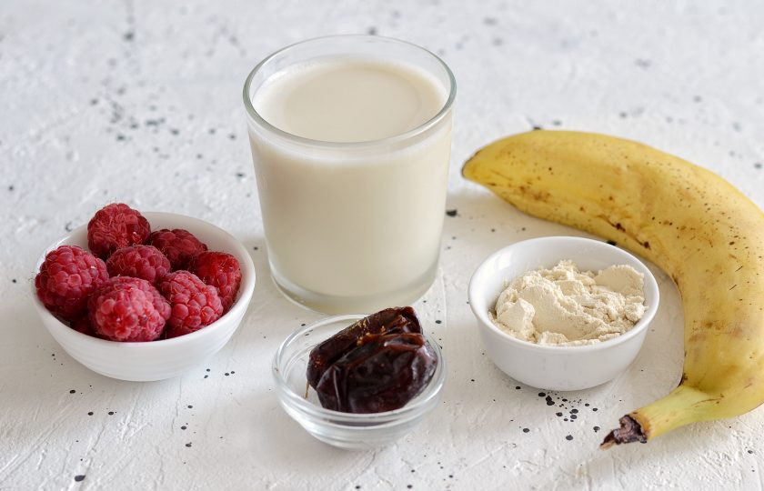 1. Этап. Протеиновый шейк: Подготовьте все ингредиенты.