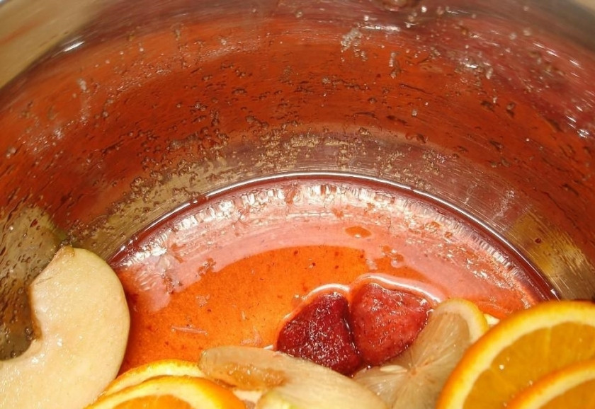 1. Этап. Пунш безалкогольный: 3. Все тщательно перемешиваю и оставляю все на 40 минут, периодически перемешиваю содержимое, чтобы все фрукты выпустили свои соки.