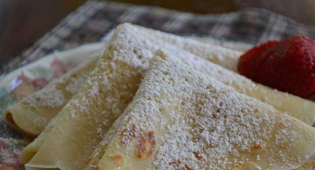 1. Этап. Французские блины: Готовые блинчики смажьте внутри джемом или вареньем. Сверху присыпьте сахарной пудрой и подавайте на стол. Приятного аппетита!