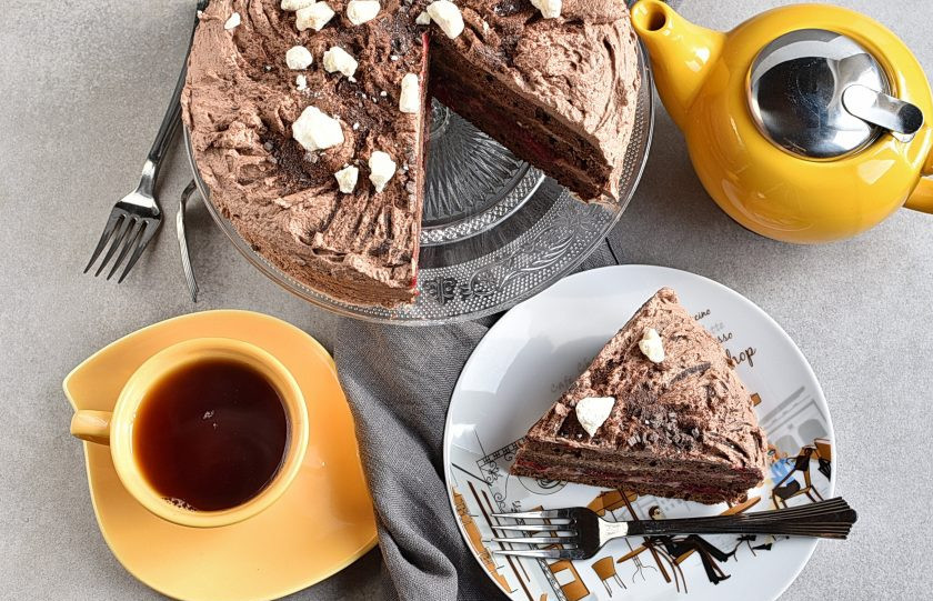 1. Этап. Торт в мультиварке: Торт подавайте к столу охлажденным.