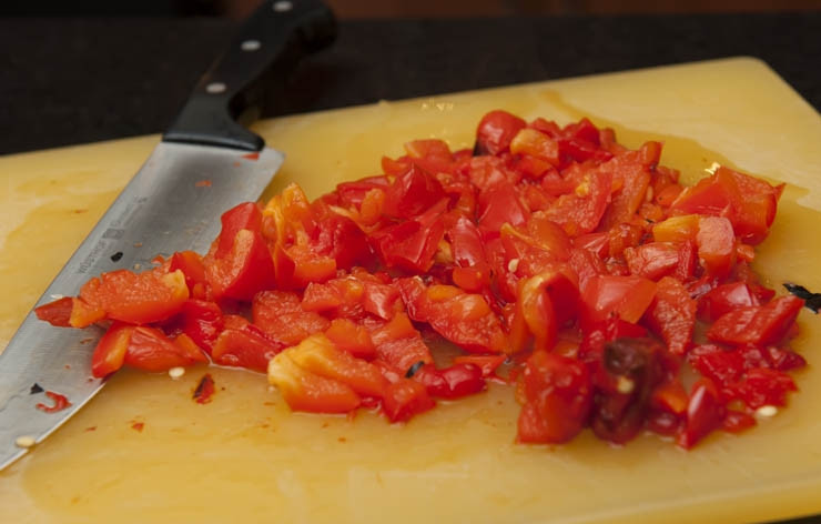 1. Этап. Паста с мясным фаршем: Измельчаем перец.