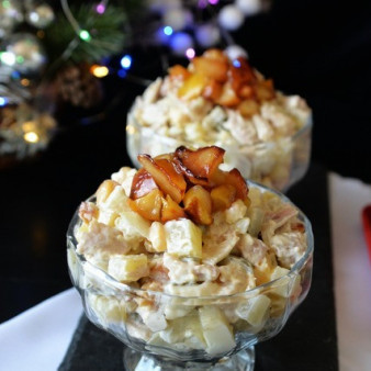 А-ля Оливье с карамелизированными яблоками