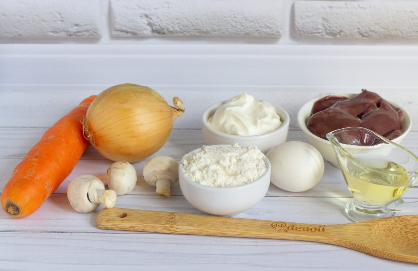 1. Этап. Печеночное суфле с шампиньонами: Подготовьте все необходимые ингредиенты.